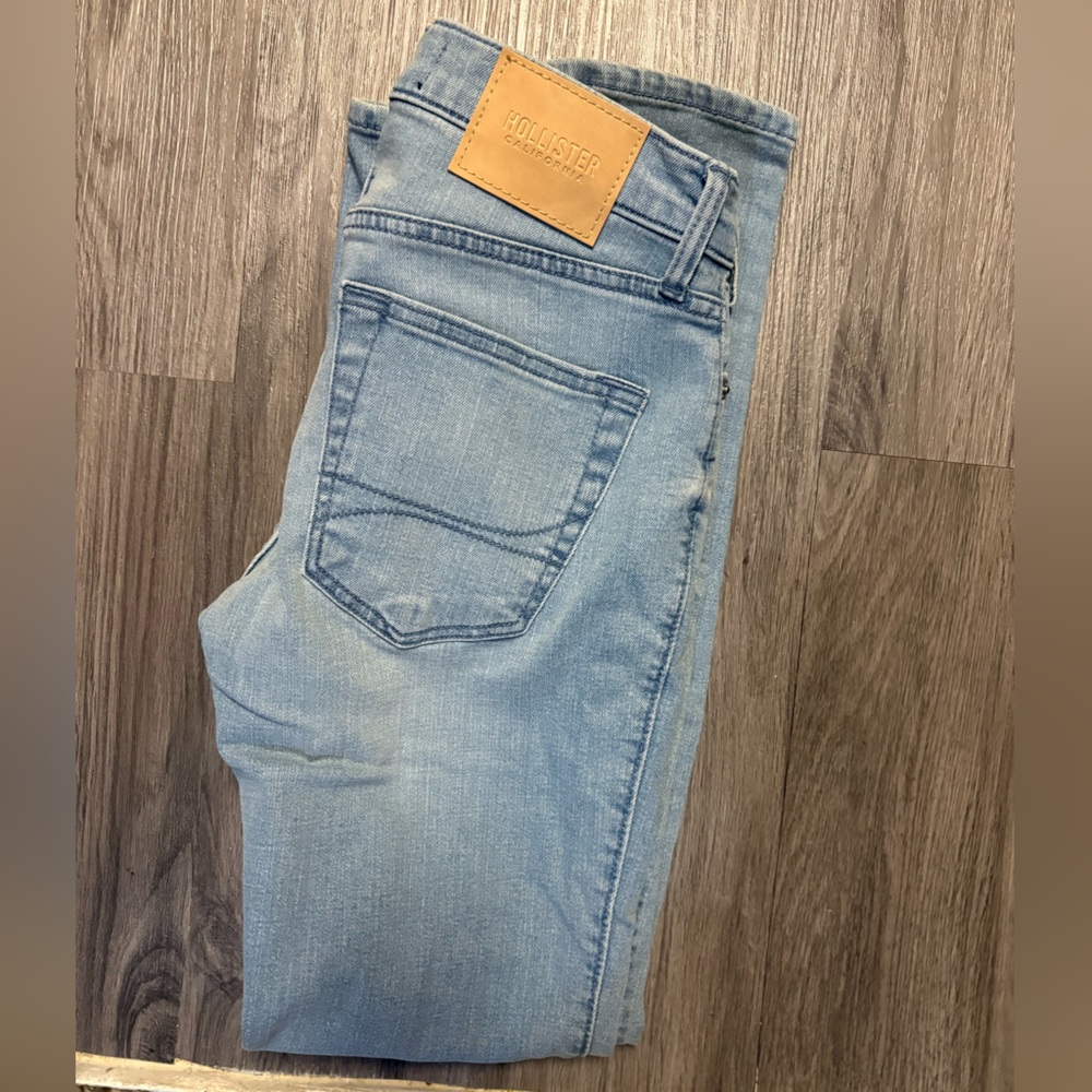 Hollister Men's Relaxed Fit Jeans in Light Blue